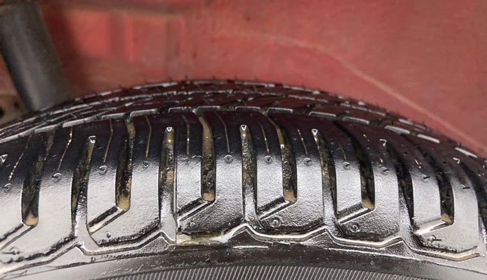 2016 Maruti Wagon R 1.0 VXI, Petrol, Manual, 14,876 km, Right Rear Tyre Tread