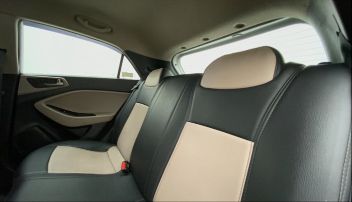 2016 Hyundai Elite i20 SPORTZ 1.2, Petrol, Manual, 60,574 km, Right Side Rear Door Cabin