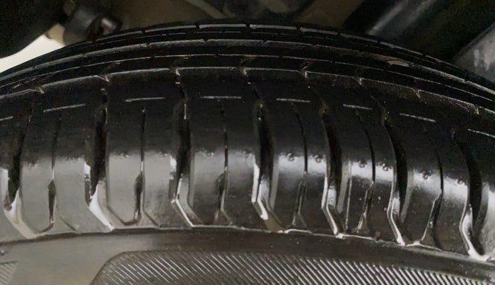 2013 Maruti Swift VXI, Petrol, Manual, 29,386 km, Right Rear Tyre Tread