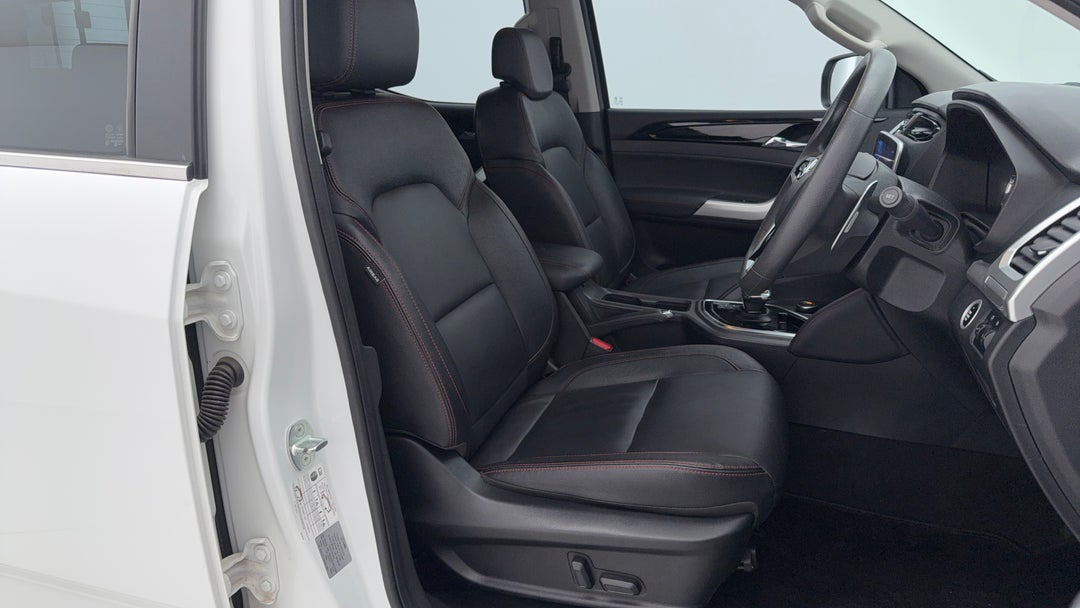 2022 LDV T60 Max Luxe (4x4), Automatic, 45909 km, Right Side Front Door Cabin View