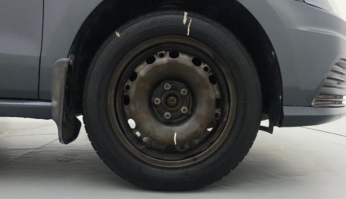 2018 Volkswagen Ameo COMFORTLINE 1.0, Petrol, Manual, 79,750 km, Right Front Wheel