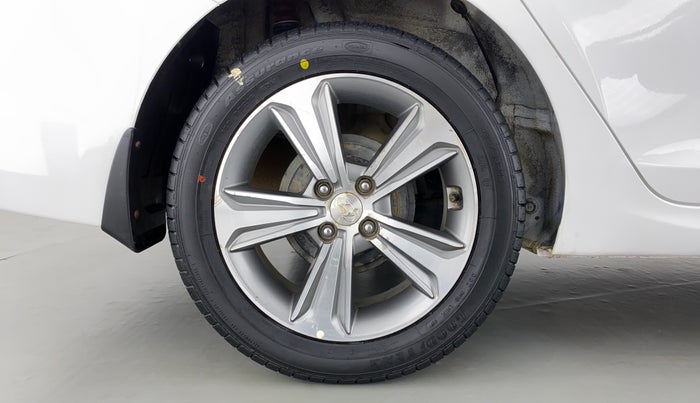2019 Hyundai Verna 1.6 SX VTVT (O), Petrol, Manual, 81,902 km, Right Rear Wheel
