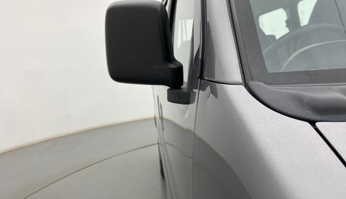 2019 Maruti Eeco 5 STR WITH A/C+HTR, Petrol, Manual, 20,210 km, Right fender - Slightly dented