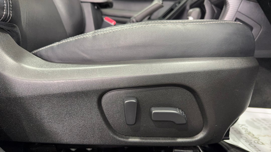 2015 Subaru Forester 2.5i-s, Automatic, 103602 km, Drivers Side Adjustment Panel