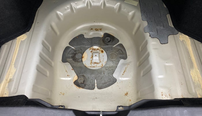 2014 Maruti Ciaz ZXI AMT, Petrol, Automatic, 44,997 km, Boot floor - Slight discoloration