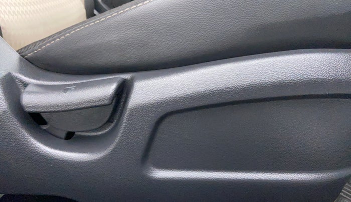2019 Hyundai Elite i20 1.2 MAGNA PLUS VTVT, Petrol, Manual, 12,310 km, Driver Side Adjustment Panel