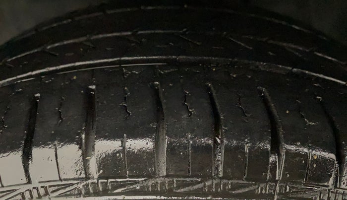 2012 Toyota Etios Liva G, Petrol, Manual, 53,414 km, Left Front Tyre Tread