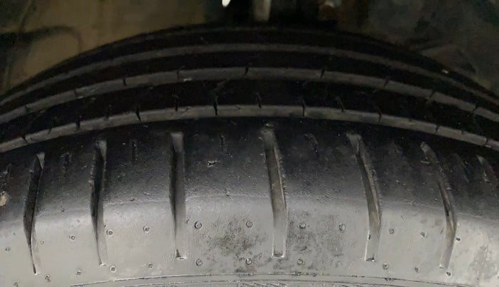 2022 Toyota Glanza V, Petrol, Manual, 41,129 km, Right Front Tyre Tread