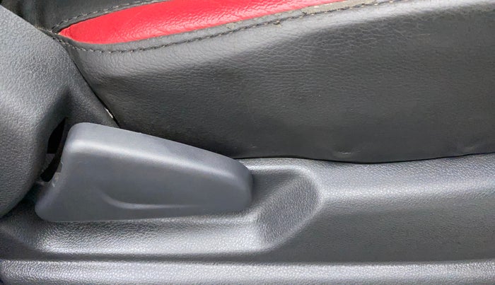 2016 Renault Kwid RXT 1.0, Petrol, Manual, 16,732 km, Driver Side Adjustment Panel