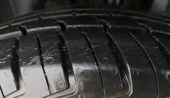 2016 Renault Kwid RXT 1.0, Petrol, Manual, 16,732 km, Left Front Tyre Tread