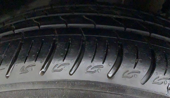 2020 Tata ALTROZ XZ 1.2, Petrol, Manual, 10,546 km, Left Front Tyre Tread