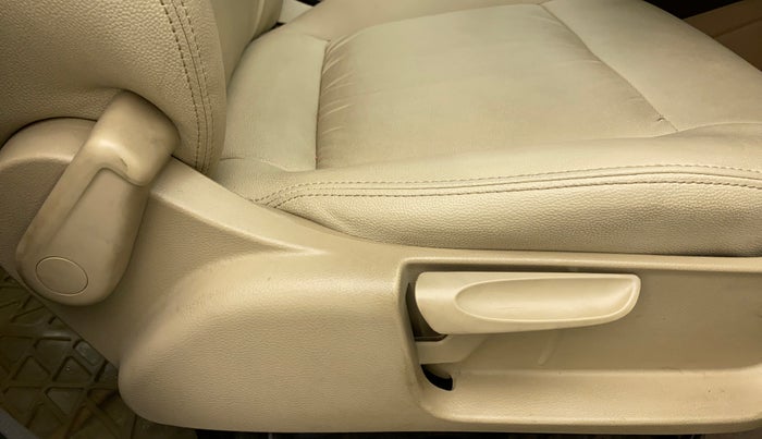 2016 Volkswagen Vento HIGHLINE 1.6 MPI, Petrol, Manual, 65,809 km, Driver Side Adjustment Panel