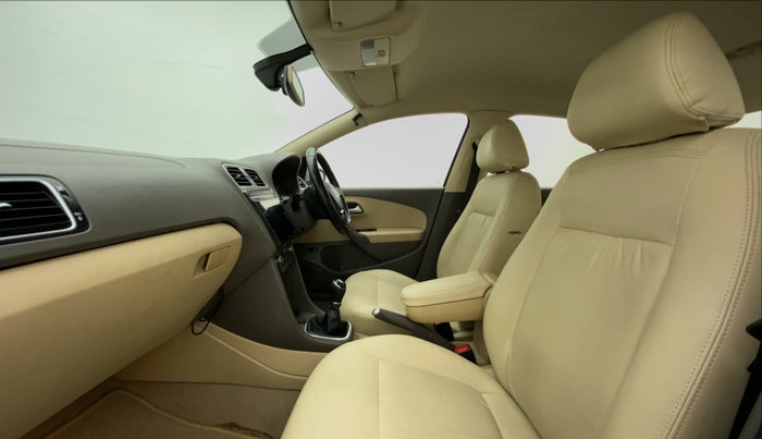 2016 Volkswagen Vento HIGHLINE 1.6 MPI, Petrol, Manual, 65,809 km, Right Side Front Door Cabin