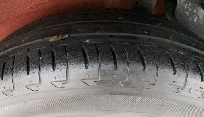 2017 Maruti IGNIS ZETA 1.2 K12 DUAL TONE, Petrol, Manual, 20,591 km, Left Rear Tyre Tread