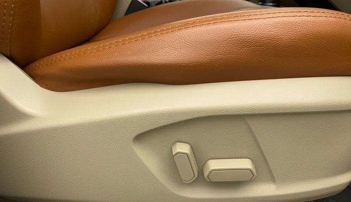 2017 Ford Endeavour 3.2l 4X4 AT Titanium, Diesel, Automatic, 39,662 km, Driver Side Adjustment Panel