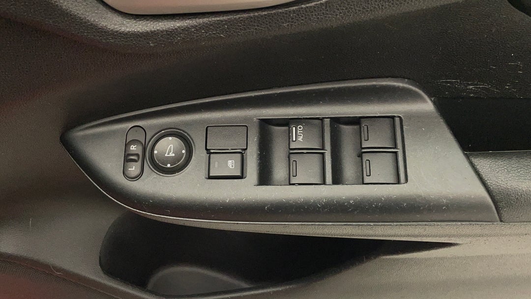 2016 Honda Jazz Vti, Manual, 86702 km, Drivers Side Door Panel Controls