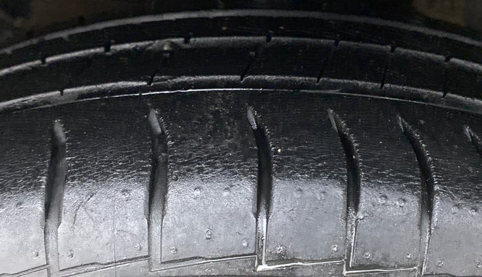2018 Hyundai NEW SANTRO 1.1 SPORTZ MT CNG, CNG, Manual, 40,067 km, Left Rear Tyre Tread