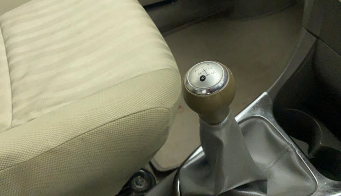 2015 Toyota Etios VX, Petrol, Manual, 14,512 km, Gear lever - Knob has minor damage