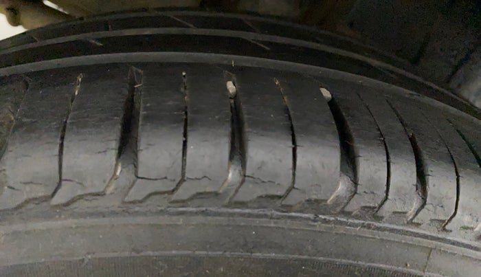 2014 Maruti Swift Dzire ZXI, Petrol, Manual, 72,202 km, Right Rear Tyre Tread