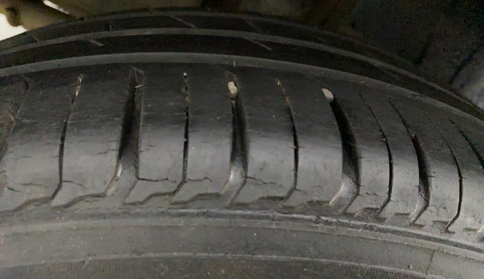 2014 Maruti Swift Dzire ZXI, Petrol, Manual, 72,270 km, Right Rear Tyre Tread
