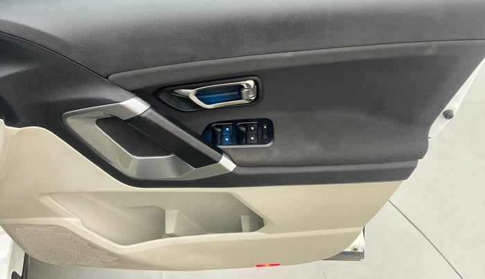 2022 Tata Safari XT+2.0 KRYOTEC, Diesel, Manual, 6,192 km, Driver Side Door Panels Control