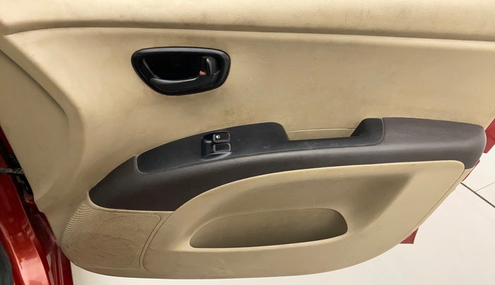 2013 Hyundai i10 ERA 1.1, CNG, Manual, 69,607 km, Driver Side Door Panels Control