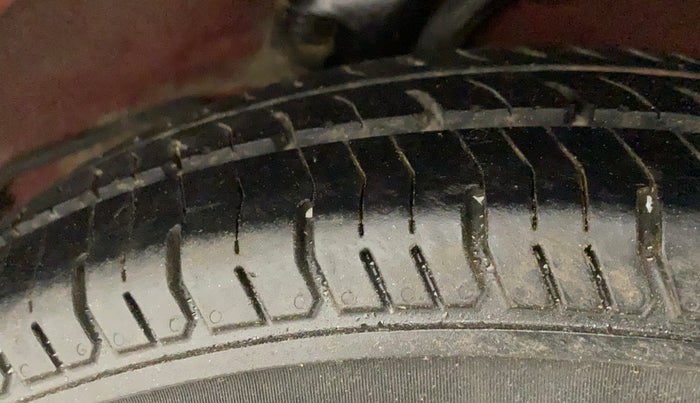 2013 Hyundai i10 ERA 1.1, CNG, Manual, 69,607 km, Left Rear Tyre Tread