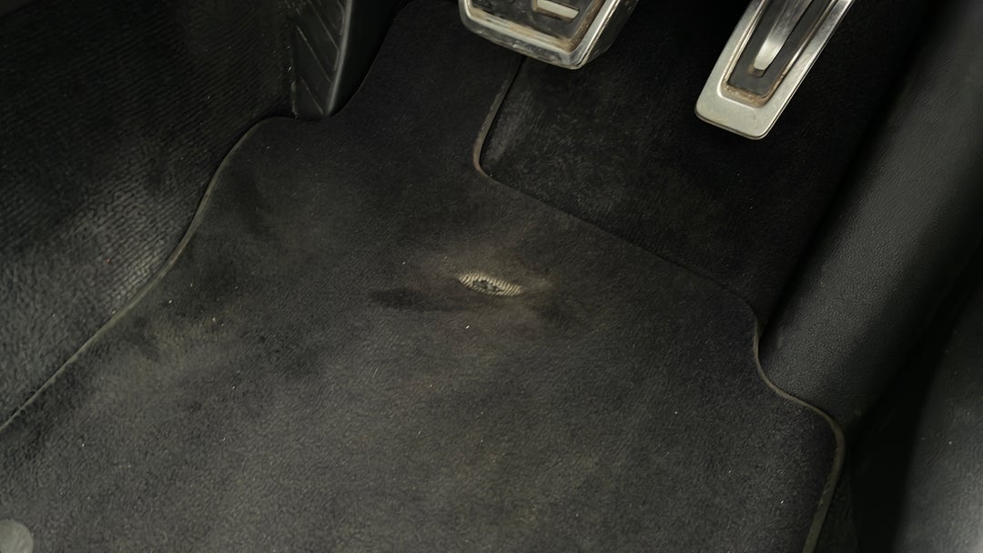 2017 Volkswagen Passat Alltrack 140 Tdi, Automatic, 112184 km, Floors / Carpets Wear