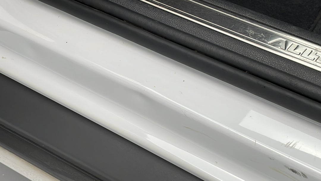 2017 Volkswagen Passat Alltrack 140 Tdi, Automatic, 112184 km, Door Sills Front LHS Dent