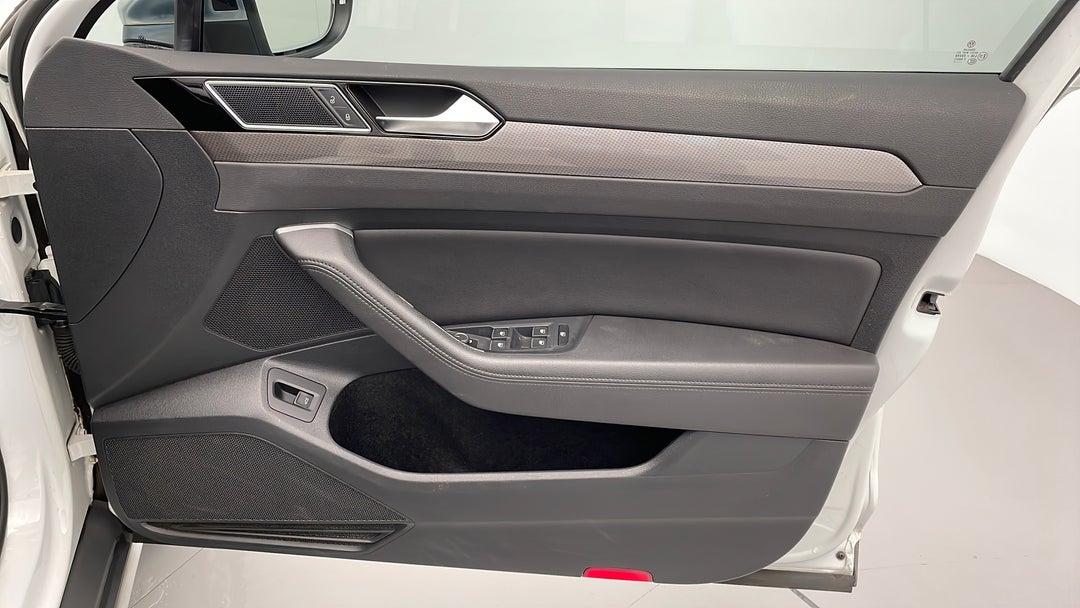 2017 Volkswagen Passat Alltrack 140 Tdi, Automatic, 112184 km, Speaker View