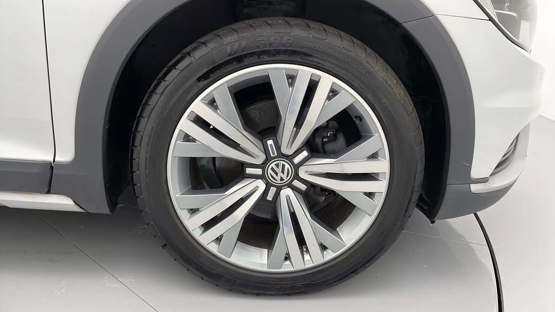 2017 Volkswagen Passat Alltrack 140 Tdi, Automatic, 112184 km, Right Front Wheel