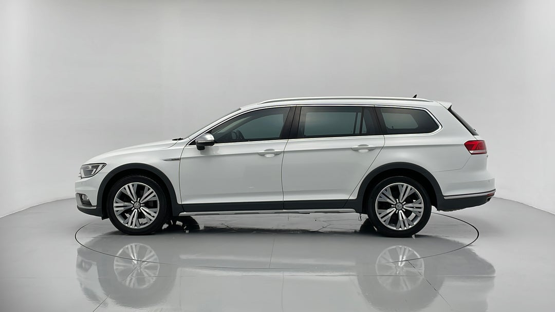 2017 Volkswagen Passat Alltrack 140 Tdi, Automatic, 112184 km, Left Side View