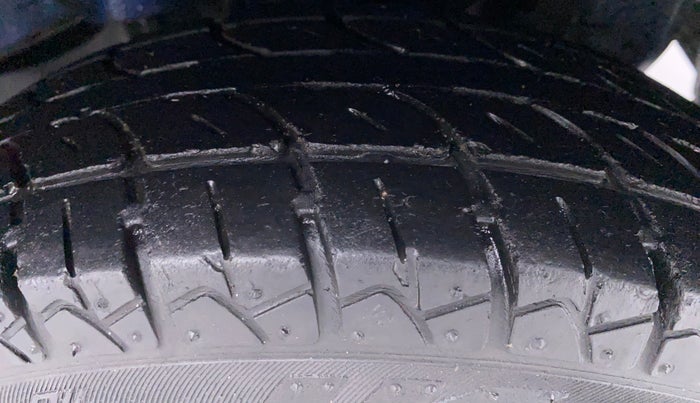 2016 Hyundai Eon ERA PLUS, Petrol, Manual, 29,779 km, Left Rear Tyre Tread