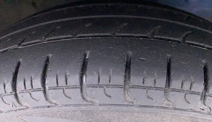 2016 Hyundai Eon ERA PLUS, Petrol, Manual, 29,779 km, Right Front Tyre Tread
