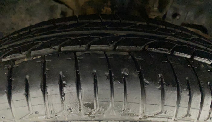 2017 Tata Tiago XE PETROL, Petrol, Manual, 1,19,094 km, Right Front Tyre Tread