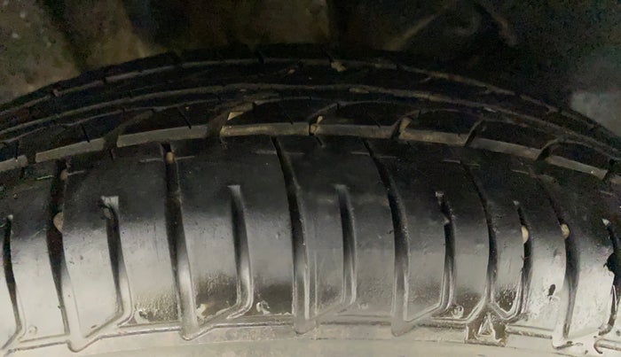 2017 Tata Tiago XE PETROL, Petrol, Manual, 1,19,094 km, Right Rear Tyre Tread