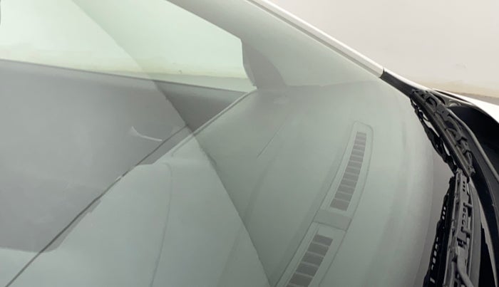 2017 Volkswagen Polo COMFORTLINE 1.2L, Petrol, Manual, 51,364 km, Front windshield - Minor spot on windshield