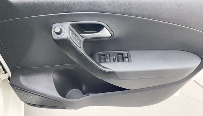 2017 Volkswagen Polo COMFORTLINE 1.2L, Petrol, Manual, 51,364 km, Driver Side Door Panels Control