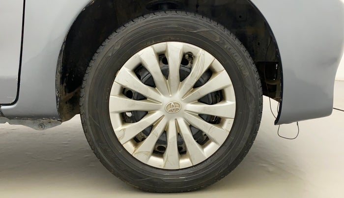 2013 Toyota Etios Liva G, Petrol, Manual, 1,02,136 km, Right Front Wheel