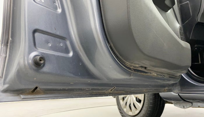 2013 Toyota Etios Liva G, Petrol, Manual, 1,02,136 km, Front passenger door - Slight discoloration