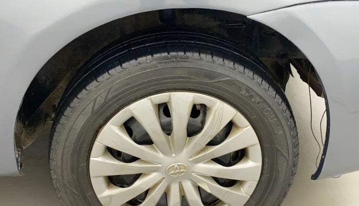 2013 Toyota Etios Liva G, Petrol, Manual, 1,02,136 km, Right fender - Lining missing