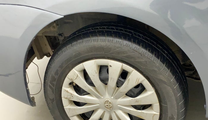 2013 Toyota Etios Liva G, Petrol, Manual, 1,02,136 km, Left fender - Lining missing