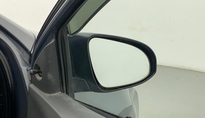 2013 Toyota Etios Liva G, Petrol, Manual, 1,02,136 km, Right rear-view mirror - ORVM knob broken and not working