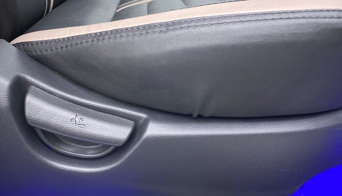 2017 Hyundai Grand i10 MAGNA 1.2 VTVT, Petrol, Manual, 13,586 km, Driver Side Adjustment Panel