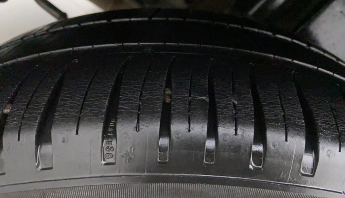 2015 Maruti Swift Dzire ZXI, Petrol, Manual, 79,746 km, Right Rear Tyre Tread