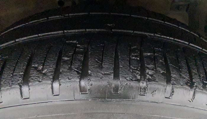 2015 Maruti Swift Dzire ZXI, Petrol, Manual, 79,746 km, Right Front Tyre Tread