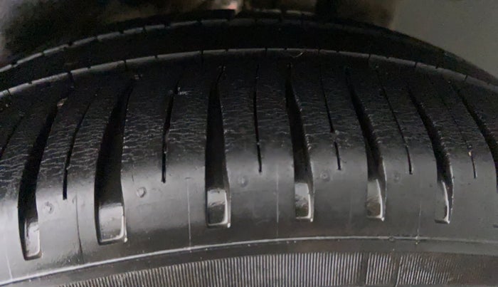 2015 Maruti Swift Dzire ZXI, Petrol, Manual, 79,746 km, Left Rear Tyre Tread