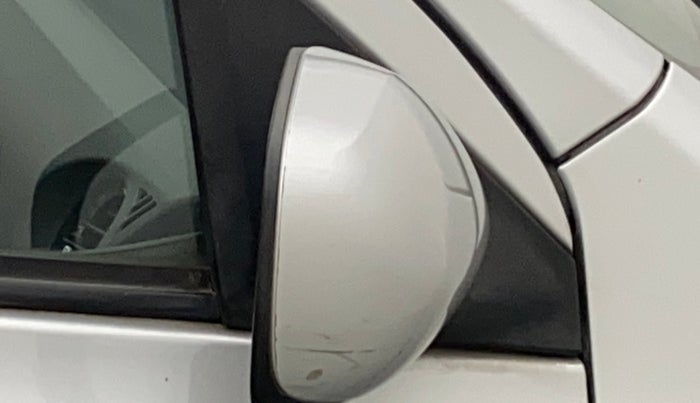 2011 Toyota Etios V, Petrol, Manual, 1,04,736 km, Right rear-view mirror - Mirror movement not proper