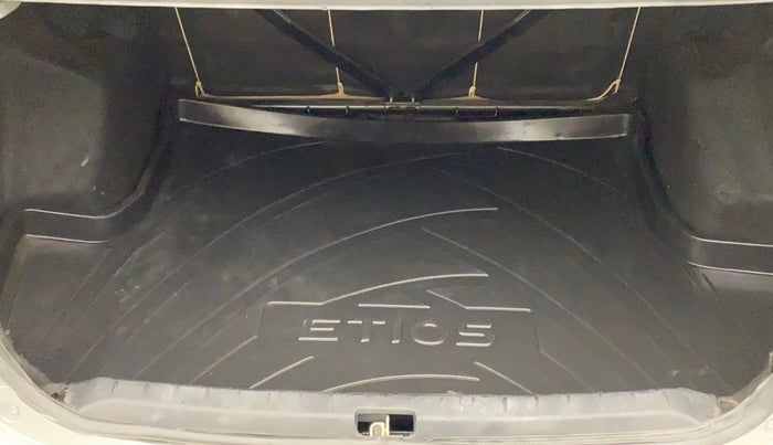 2011 Toyota Etios V, Petrol, Manual, 1,04,736 km, Boot Inside