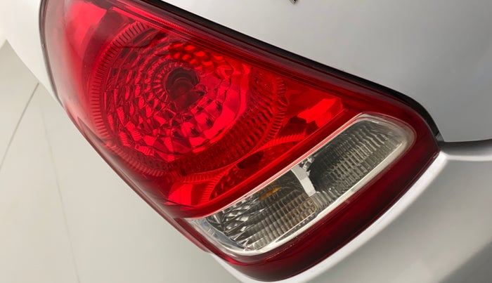 2011 Toyota Etios V, Petrol, Manual, 1,04,736 km, Left tail light - Minor damage